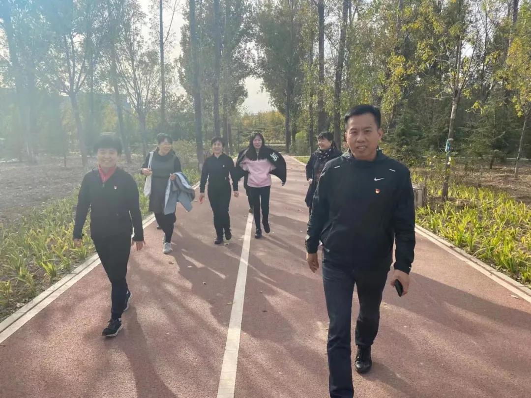 常营校区党支部组织开展 “铭记历史 不忘初心 砥砺前行”主题党日活动
