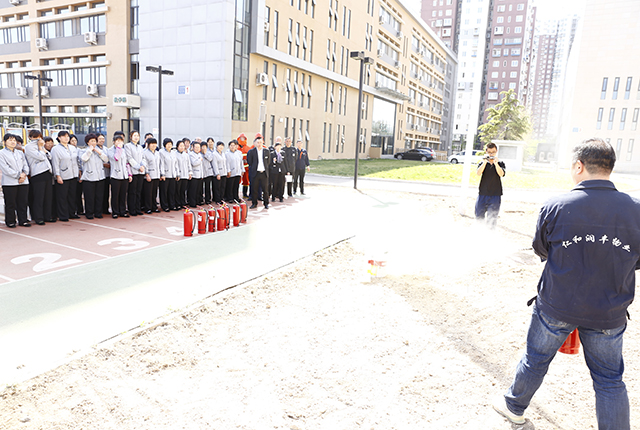 劲松职高常营校区举办地震避险及消防演练
