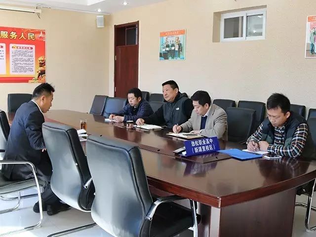 劲松职高校长深入综合高中部课堂听课