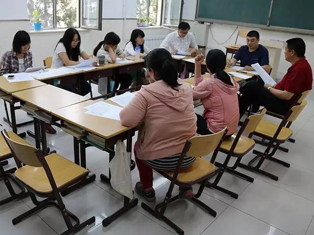 劲松职高综合高中部召开全体教师会和期中成绩分析会