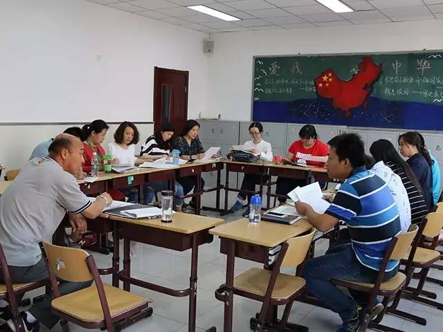 劲松职高综合高中部召开全体教师会和期中成绩分析会