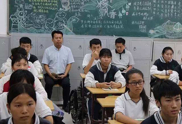 劲松职高党政工携手，深入一线开展新学期开学工作调研
