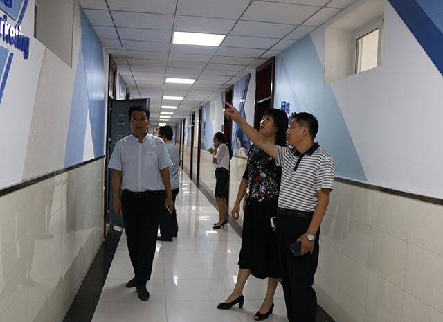 劲松职高党政工携手，深入一线开展新学期开学工作调研