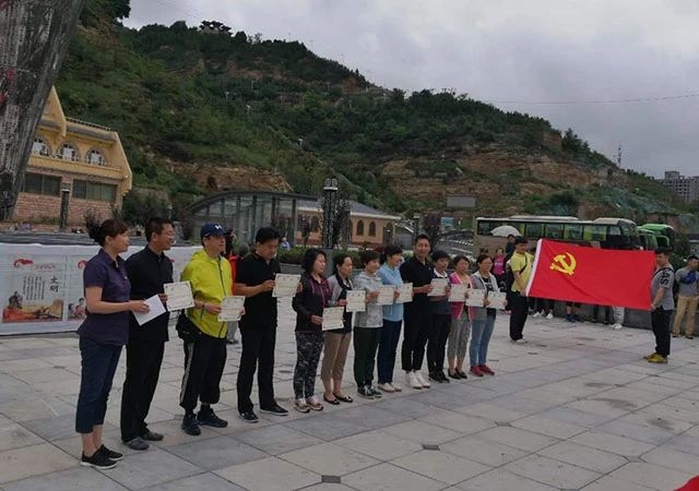 追寻先辈足迹  弘扬革命精神——北京市劲松职业高中党员学习实践活动