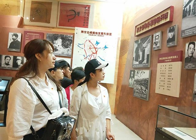 追寻先辈足迹  弘扬革命精神——北京市劲松职业高中党员学习实践活动
