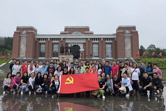 追寻先辈足迹  弘扬革命精神——北京市劲松职业高中党员学习实践活动