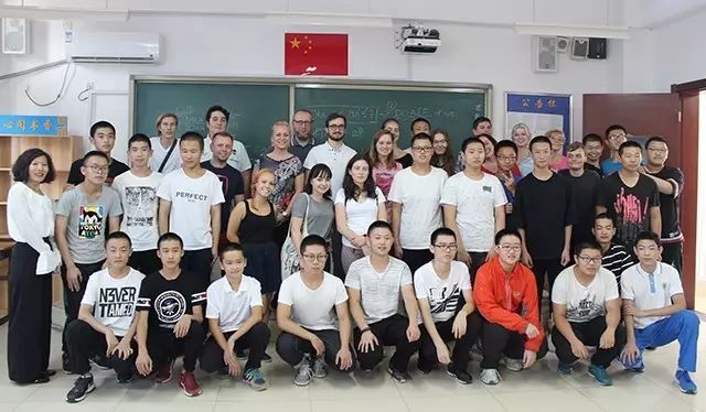 捷克布拉格酒店烹饪学校师生抵达劲松职高开启交流访问行程