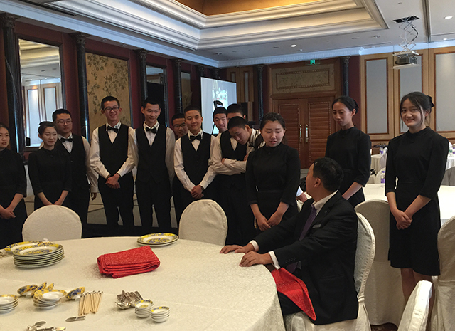 劲松职高职业教育宣传月系列报道之——高星级酒店运营与管理专业学生走进瑞吉酒店培训
