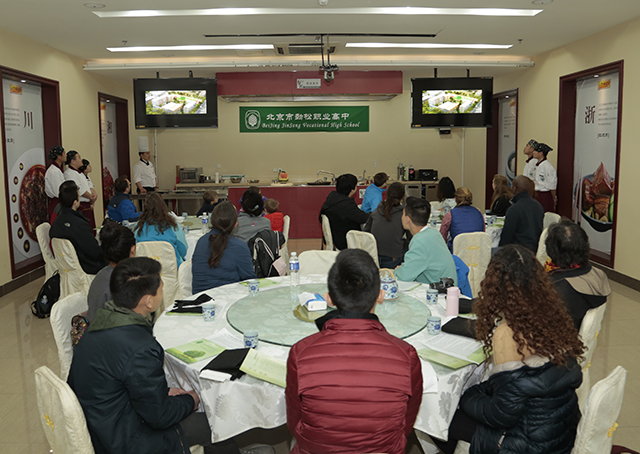 美国Middlesex School师生到劲松职高交流学习