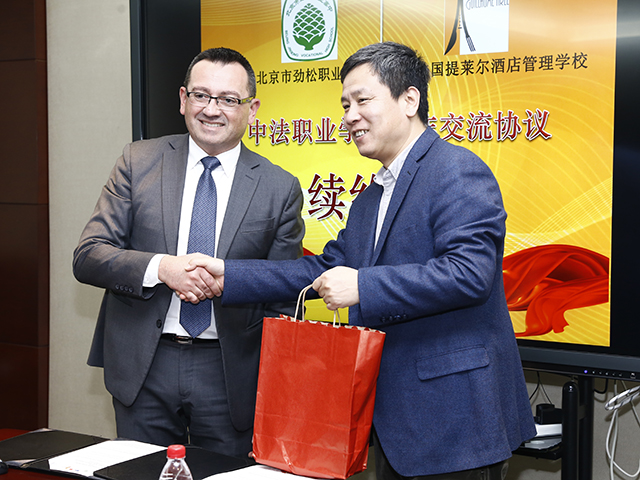 法国提莱尔酒店管理学校师生抵达劲松职高开启交流访问行程