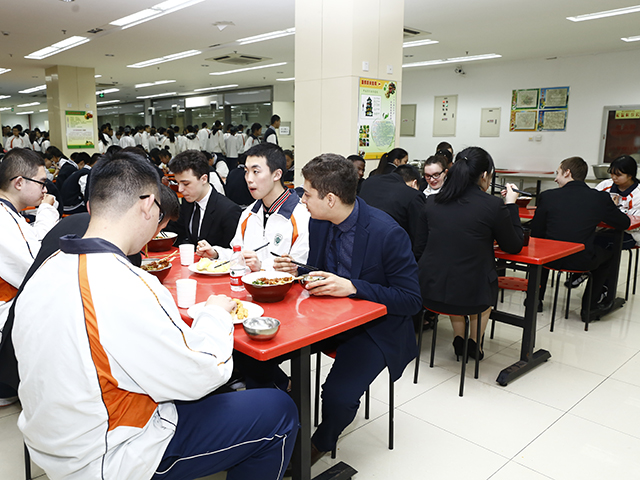 法国提莱尔酒店管理学校师生抵达劲松职高开启交流访问行程