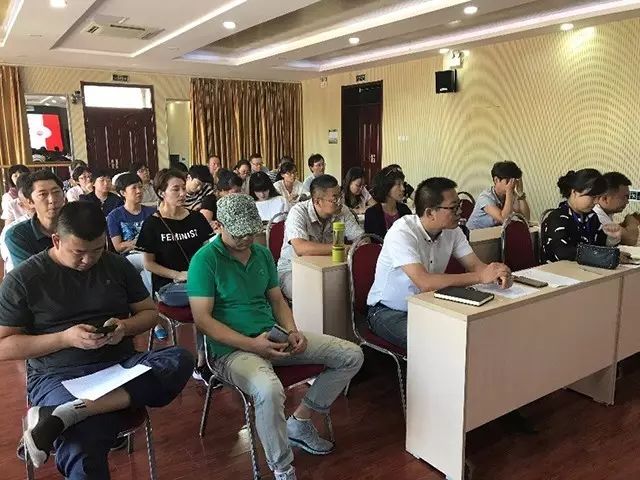 迎接新学期 开启新征程——双龙校区召开行政工作会和全体教职工会