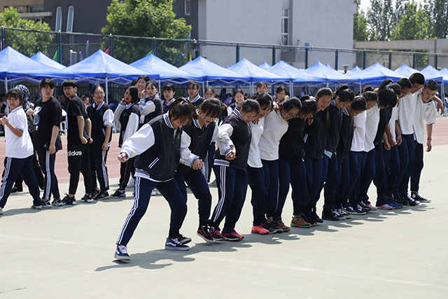 推行“阳光体育” 打造“运动校园” —2018年劲松职高举行“青春无畏 激情飞扬”主题运动会