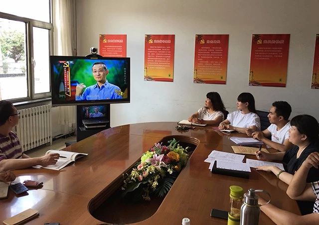 劲松职业高中双龙支部召开党员大会