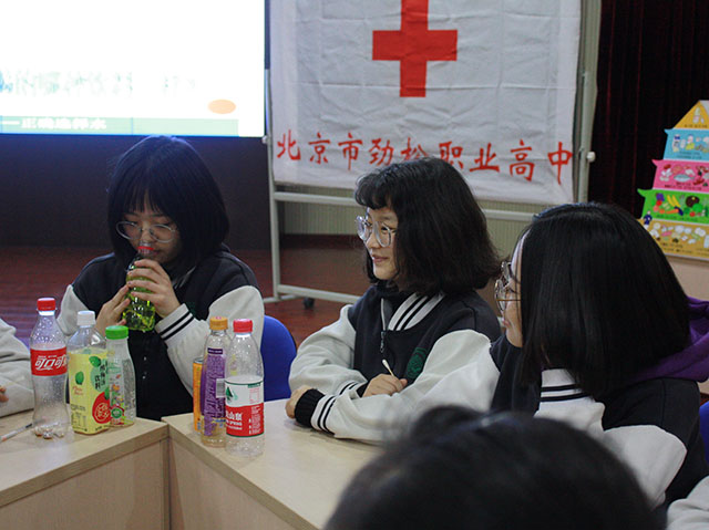 劲松职高开展“ 感恩食物 合理膳食 控制肥胖——正确选择水和饮料”主题教育活动