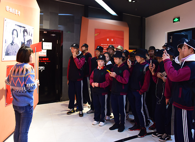 创新科技 强我中华——北京市劲松职业高中开展学生科技创新体验和爱国主义教育实践活动