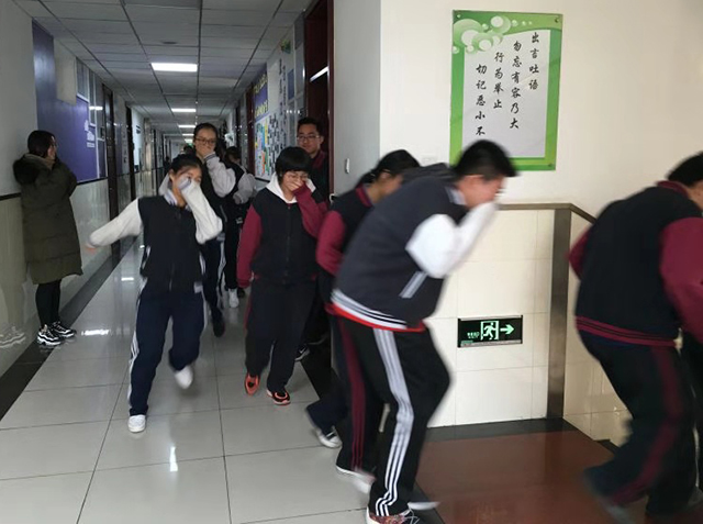 隐患险于明火 防范胜于救灾——劲松职高新源里校区开展消防安全教育、进行疏散演习