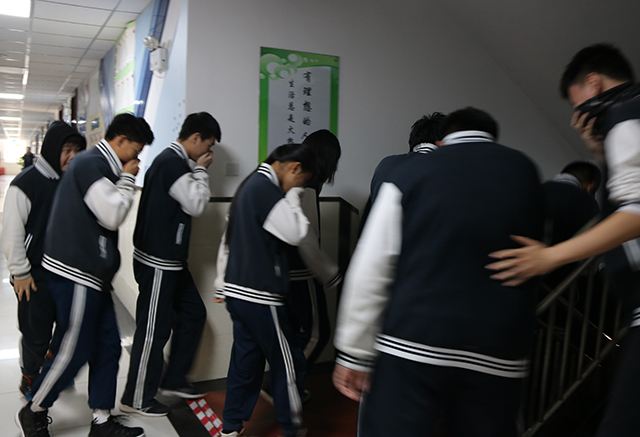 隐患险于明火 防范胜于救灾——劲松职高新源里校区开展消防安全教育、进行疏散演习