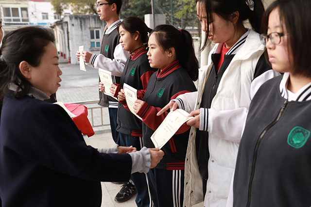 劲松职高2018-2019学年度第一学期学生表彰工作顺利完成