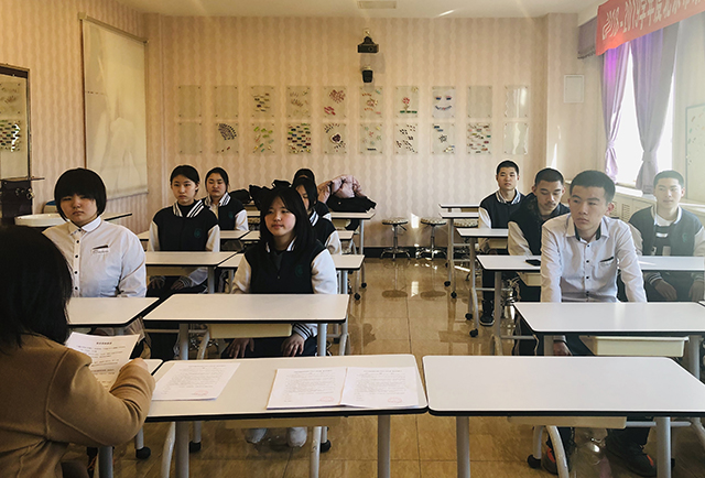 美容美发与形象设计专业学生工学交替暨为社区老人公益理发活动圆满结束