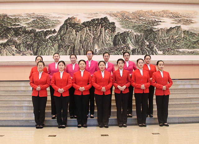劲松职业高中高星级酒店运营与管理专业学生圆满完成“全国两会”服务任务
