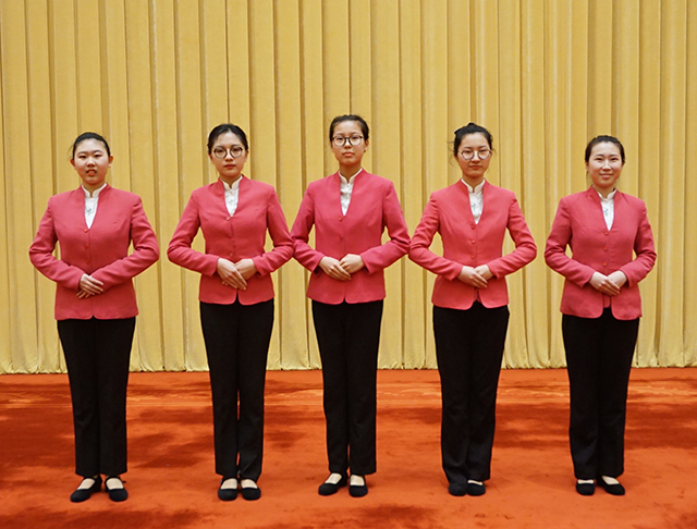 劲松职业高中高星级酒店运营与管理专业学生圆满完成“全国两会”服务任务