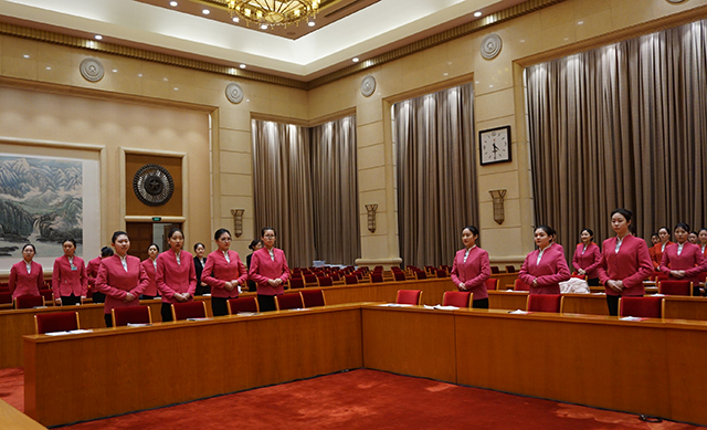 劲松职业高中高星级酒店运营与管理专业学生圆满完成“全国两会”服务任务