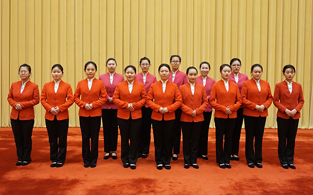 劲松职业高中高星级酒店运营与管理专业学生圆满完成“全国两会”服务任务