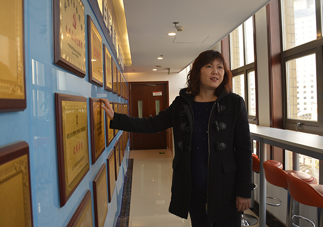 参观党建工作标杆  学习经验促学校发展——劲松职高双龙支部赴潮星集团参观学习党建工作
