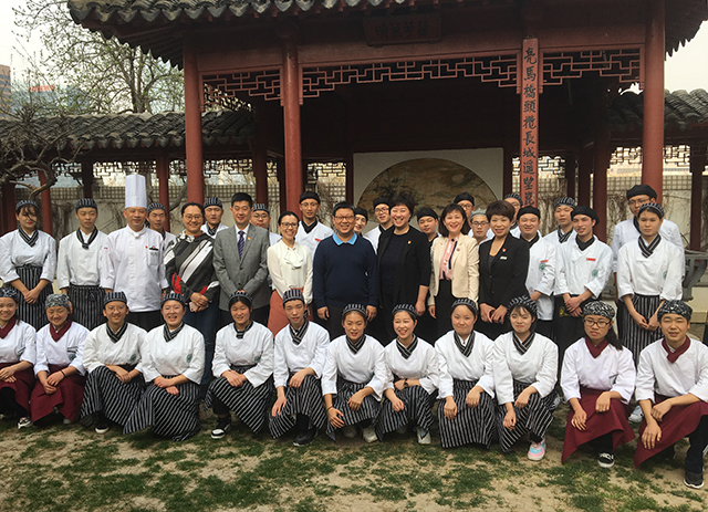 劲松职高学生走进亮马河大厦参与专业体验日活动