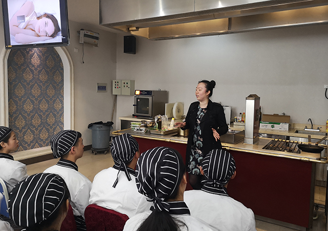 劲松职高举办行业大师进校园系列活动——瑜舍酒店