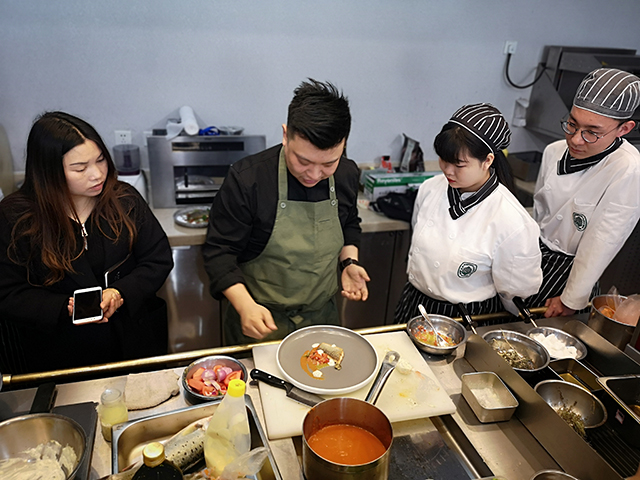 劲松职高举办行业大师进校园系列活动——瑜舍酒店