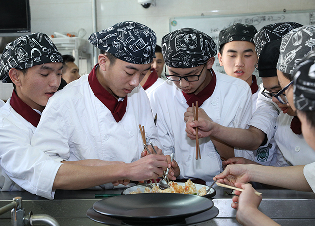 企业大师进课堂  校企合作共培养
