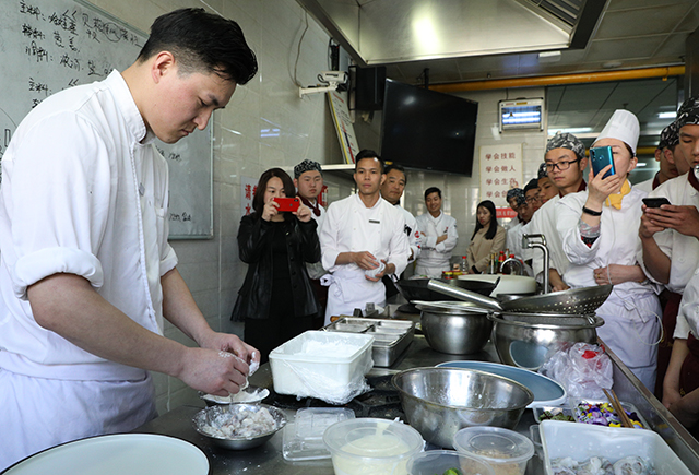 企业大师进课堂  校企合作共培养