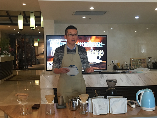 企业专家进课堂 创新人才培养 ——劲松职高高星级饭店运营与管理专业“企业专家进校园”系列活动之一