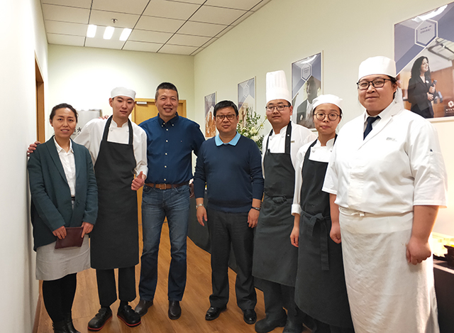 劲松职高“李锦记希望厨师班”学生参观北京望京凯悦酒店