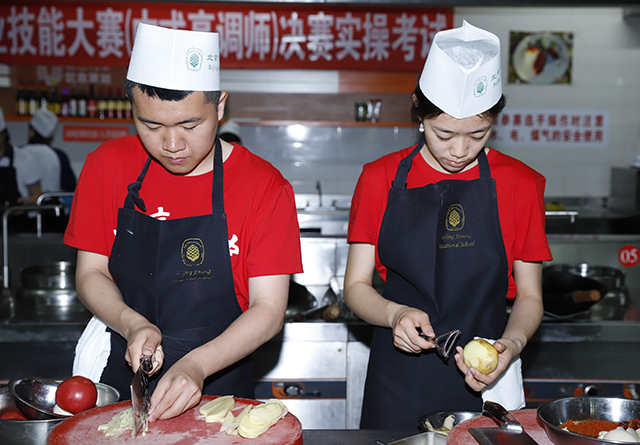 让自己成为生活的强者—— 北京四中国际校区学生中餐培训活动