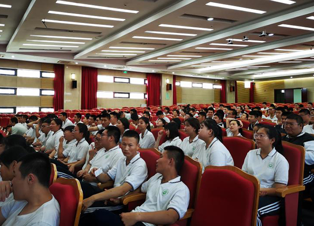 劲松职高旅游服务类专业集群召开2017级学生实习分配家长会