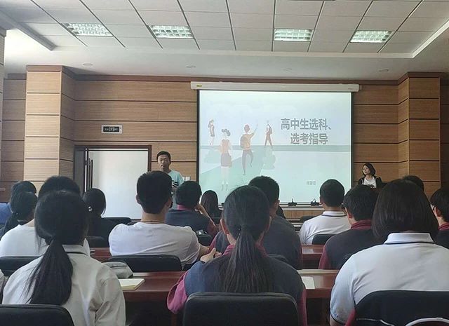 张开逐梦翅膀  把握人生方向——劲松职高新源里校区党支部开展党建与教育教学工作联动系列活动