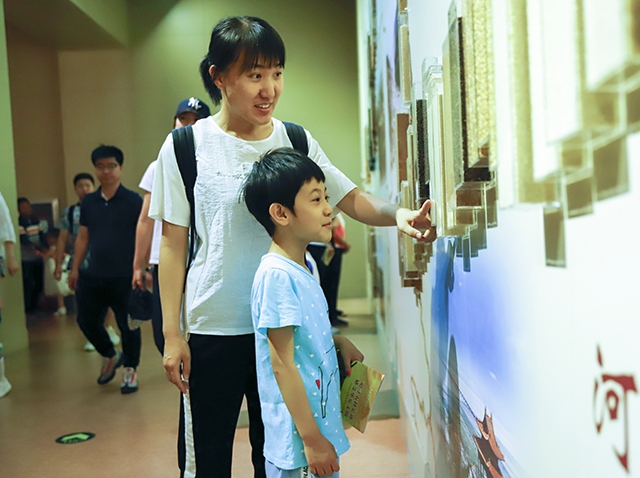 劲松职高举办2019年“六一”儿童节亲子活动