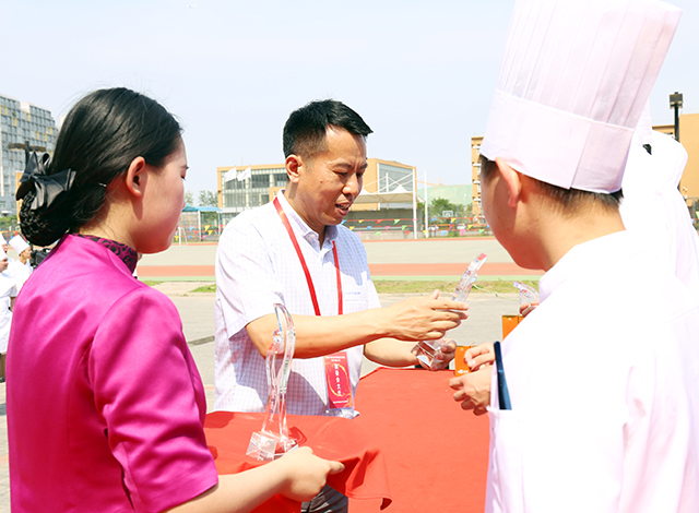 烹珍馐美味  琢艺术人生 ——北京市劲松职业高中圆满承办2019年北京市中等职业学校烹饪专业技能大赛