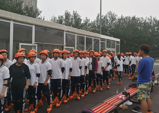 树劲职风采  展奥运精神——北京市劲松职业高中师生奥林匹克森林公园参与冰雪运动体验活动