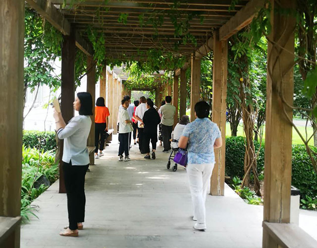 不忘初心， 牢记使命 ——劲松职业高中与乐成集团校企共建开展主题党日活动