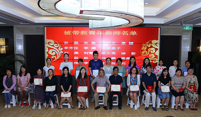 劲松职高召开2019年度导师带教工作启动会暨骨干教师、青年教师培训活动