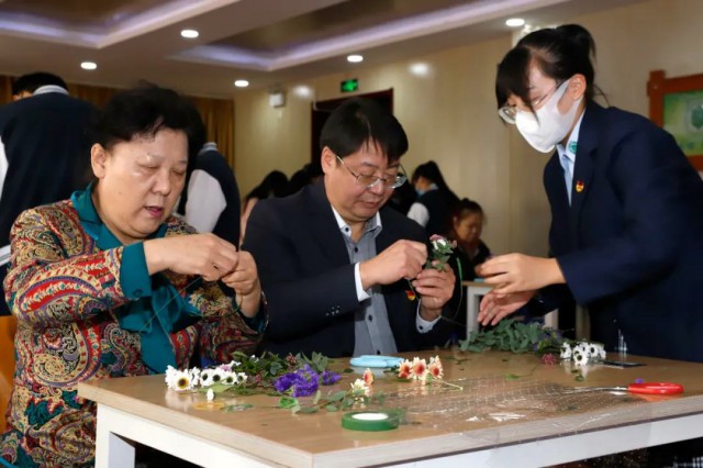 不忘初心 情满劲松 温暖重阳