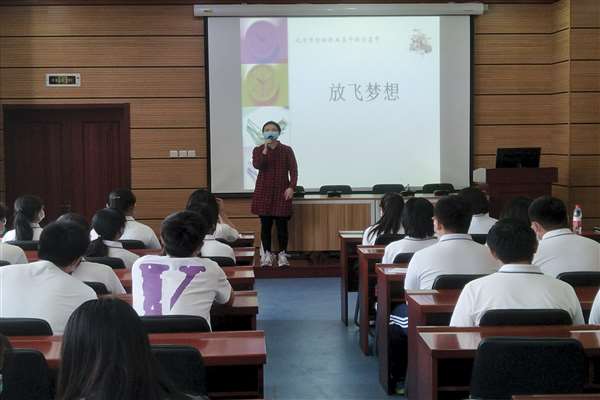 “以梦为马,不负韶华”