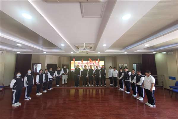 师生唱响红歌，共谱百年华章
