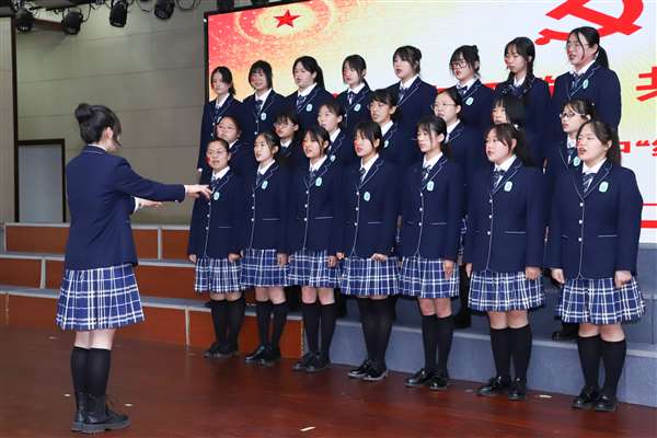 师生唱响红歌，共谱百年华章