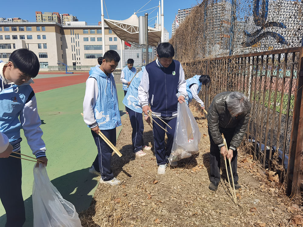 党建引领学雷锋，“锋”火相传践行动——劲松职高常营校区党支部举办主题党日暨党建带团建志愿服务活动