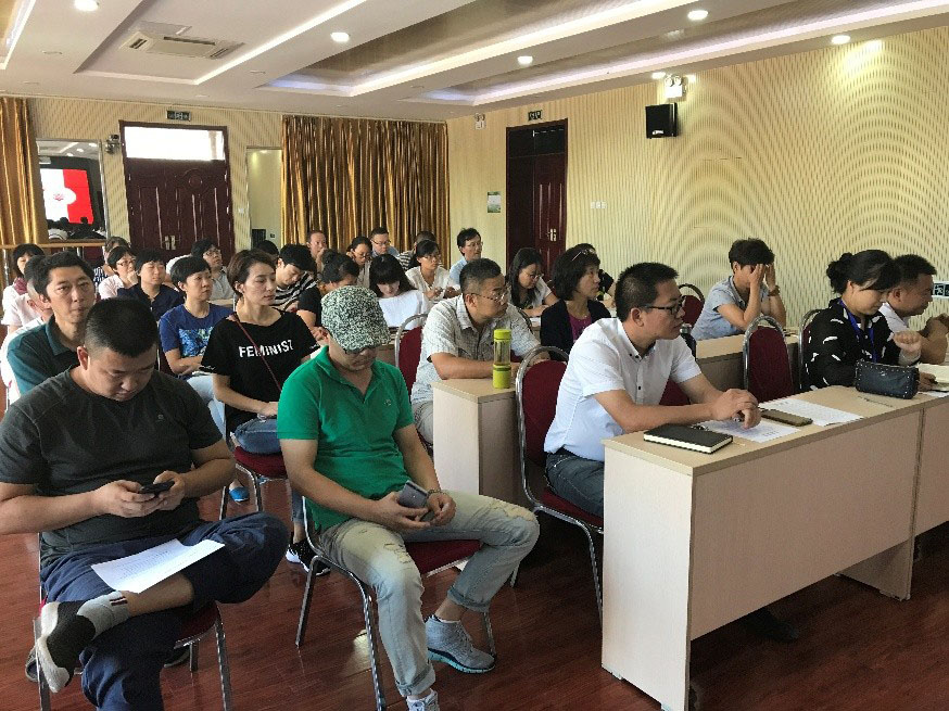 双龙校区召开行政工作会和全体教职工会